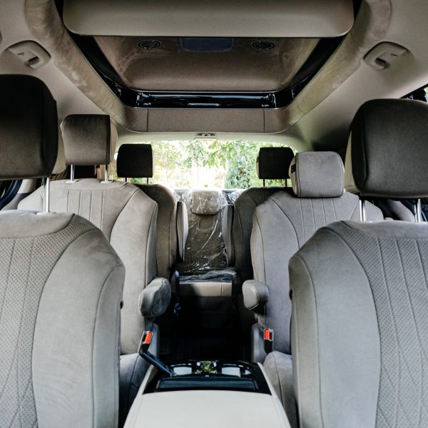 Kia Carnival High Limousine - Image 13