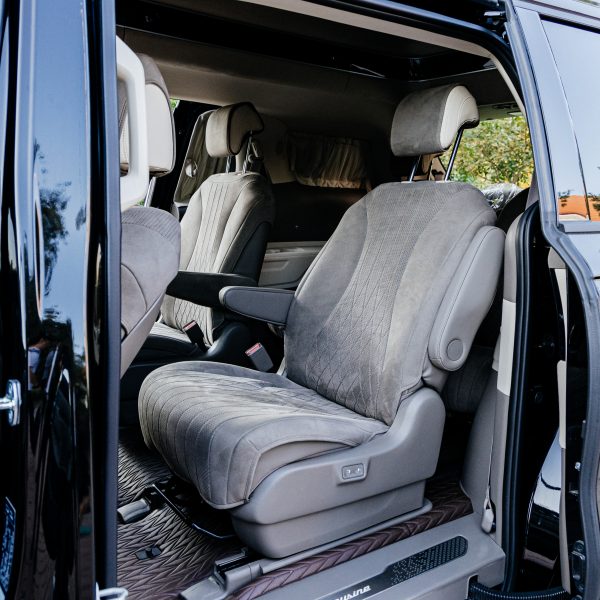 Kia Carnival High Limousine - Image 15